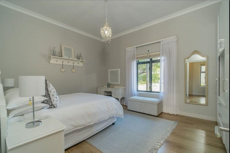 4 Bedroom Property for Sale in Lake Michelle Western Cape